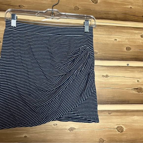 BCBG‎  maxazria women mini pull on  blue white striped skirt size  X-small - Picture 8 of 12